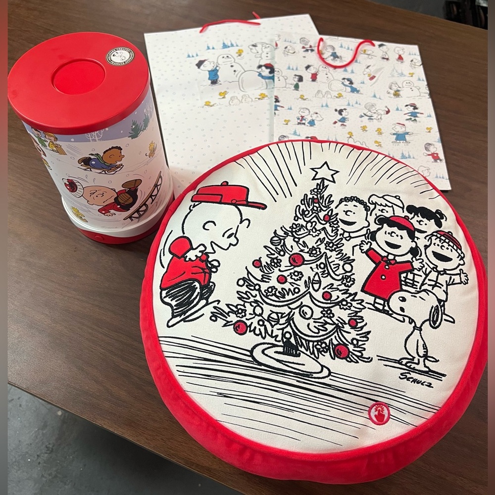 Light-up Charlie Brown and Friends Christmas Pillow and Rotating Lamp